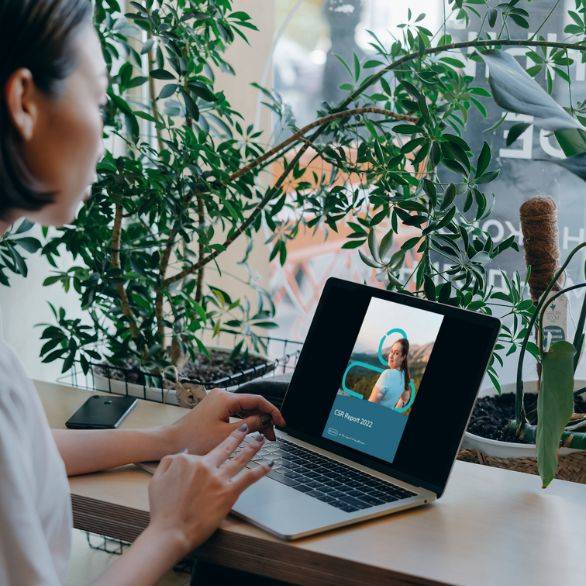 Dame leser CSR-rapport